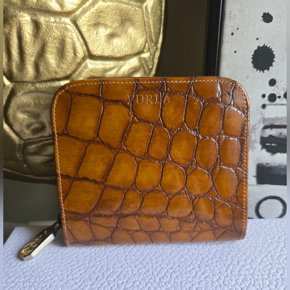 Furla Vintage Croc Embossed Bifold Eallet EUC - Picture 1 of 15
